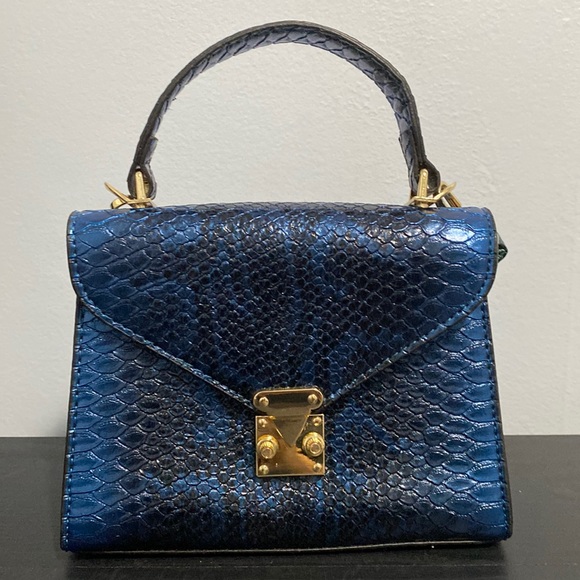Handbags - Faux Snakeskin Crossbody Bag